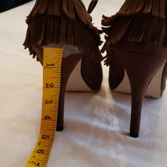 Shoes - Picture 2 of 8